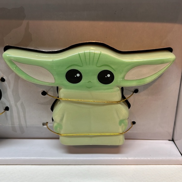 NEW! Disney+ Star Wars Mandalorian BABY YODA GROGU Salt & Pepper SHAKERS Disney - Picture 4 of 10